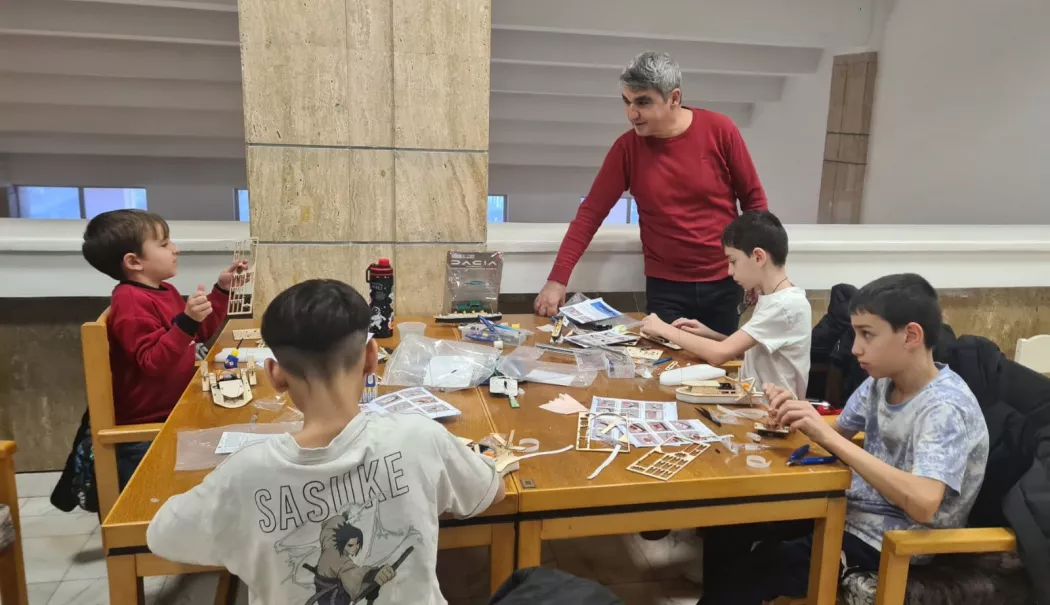Atelierele de navomodelism pentru copii și adolescenți, reluate la Biblioteca Județeană - 60095200013181132736936904525820-1768037490.webp