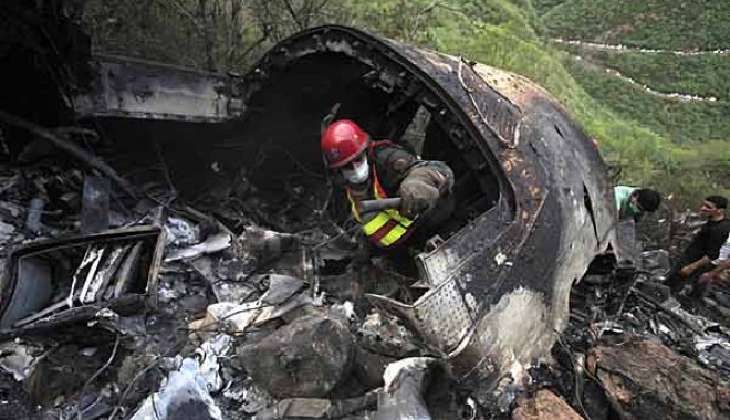 Un avion s-a prăbușit în Prahova. Pilotul a murit - 600pakistan3600x400-1339921503.jpg