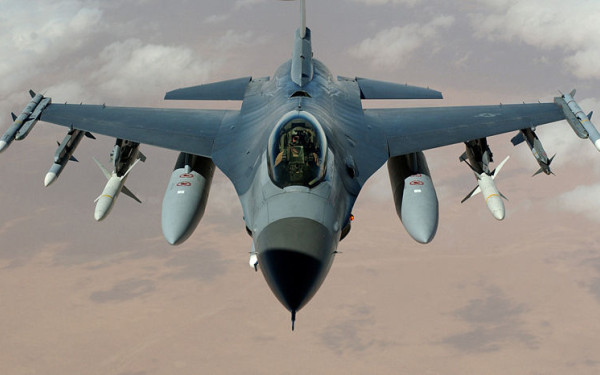 Rusia: manevre fără precedent, implicând peste 100 de avioane de luptă - 60166473-1407150527.jpg
