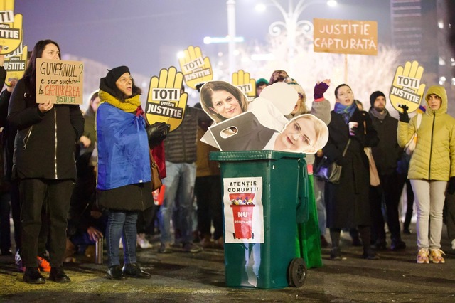 Proteste în fața Palatului Cotroceni după numirile la șefia DNA, DIICOT și Parchetului General - 60189774112792095542465748913821-1772719234.webp