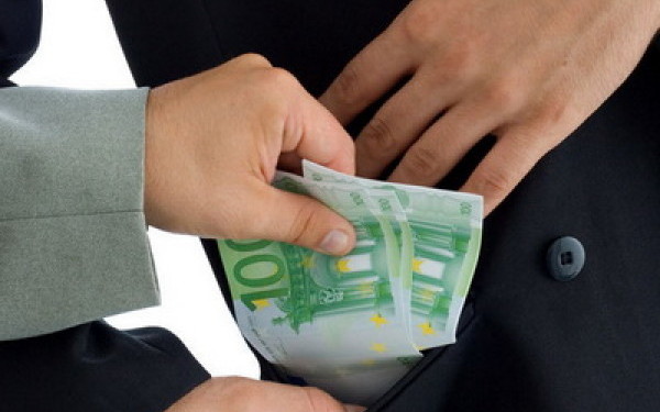 Șpagă de 37.000 de euro, în Portul Constanța, pentru un container cu chinezisme - 60442344-1334050515.jpg
