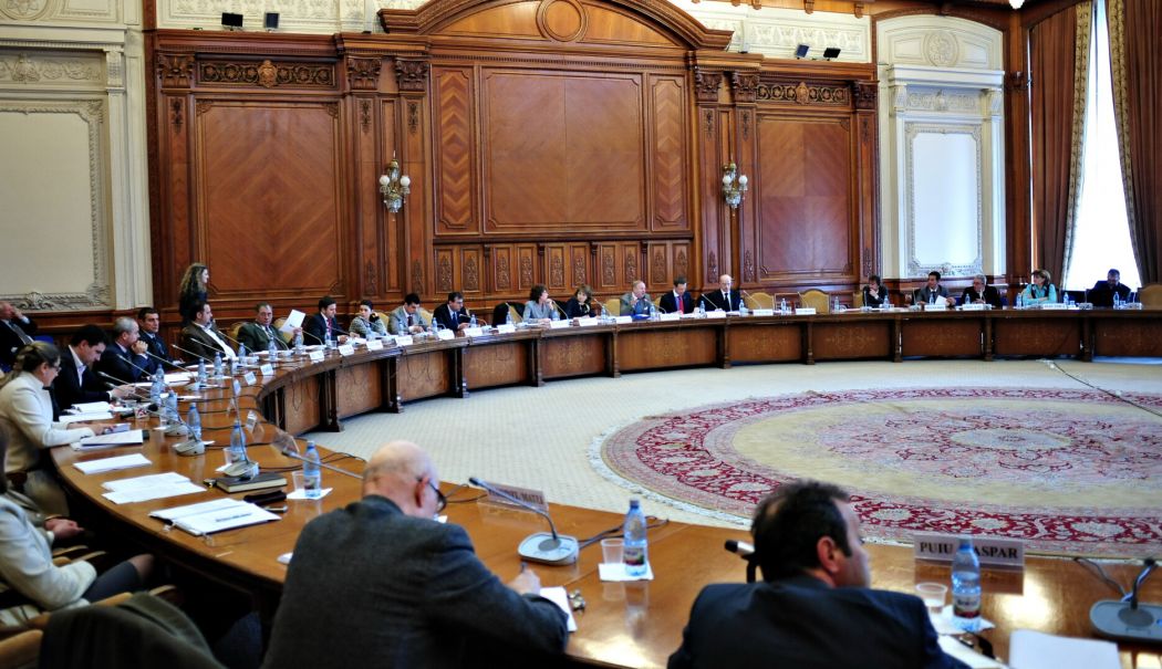 Miniştrii propuşi în Guvernul Bolojan, audiaţi astăzi în comisiile de specialitate ale Parlamentului