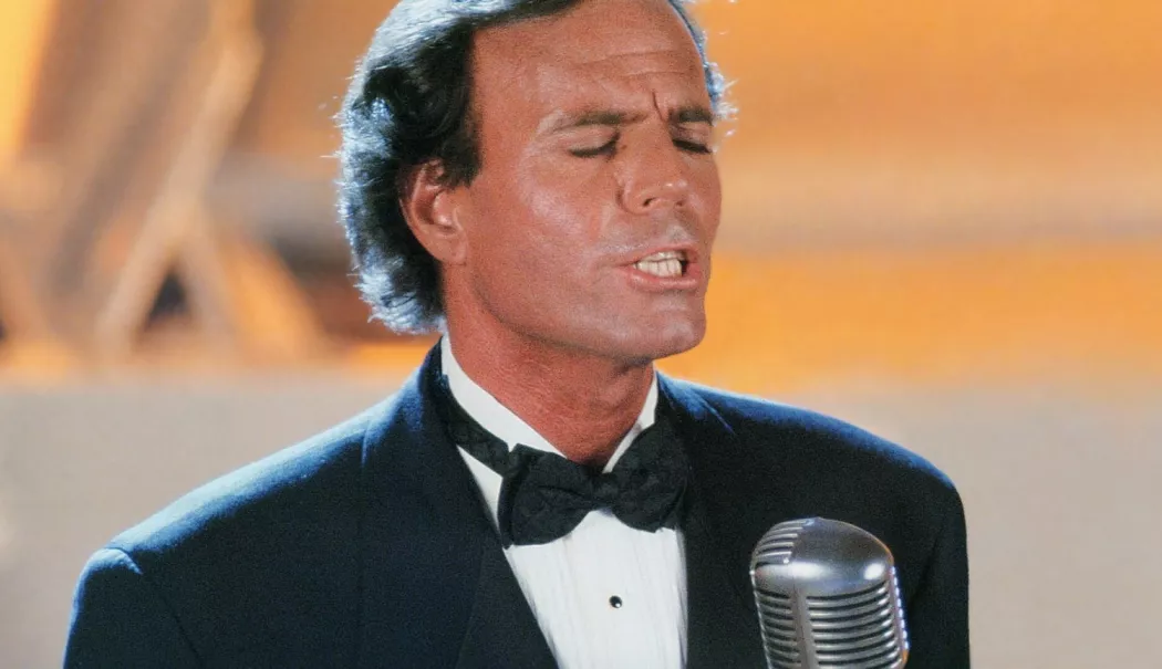 Două foste angajate îl acuză pe Julio Iglesias de viol şi agresiune sexuală - 605506581536x864-1768400457.webp