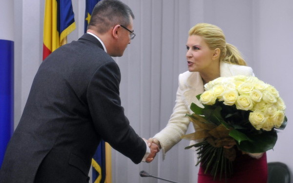 Elena Udrea și MRU, favoriți în cursa pentru candidatul dreptei la prezidențiale - 60559127-1382344365.jpg
