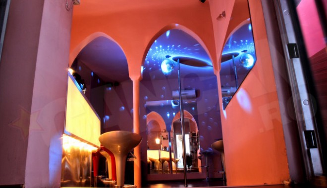 Distracție în Capitală: Sex în grup cu necunoscuți, într-un club din București - 61379461-1378306321.jpg