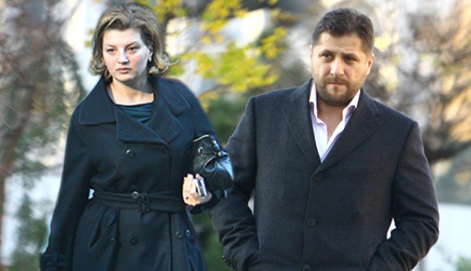 NUNTĂ în familia BĂSESCU. Fiica cea mare a președintelui, cerută în căsătorie - 61424956-1388225626.jpg