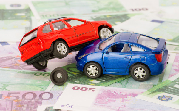 Prețurile RCA EXPLODEAZĂ. Ce șoferi vor scoate mai mulți bani din buzunar - 61621755-1490400815.jpg