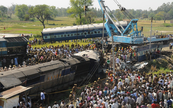 TRAGEDIE FEROVIARĂ. Un tren de pasageri a deraiat. Cel puțin 91 de morți - 61647923-1479631757.jpg