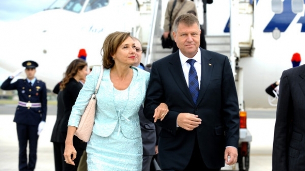 Președintele Iohannis și soția sa se întâlnesc cu militarii din Afganistan - 61662568244764001462101743-1462102795.jpg