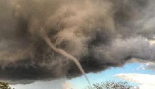 O tornadă puternică a smuls acoperișurile a sute de case, în Australia - 61709065-1633000059.jpg