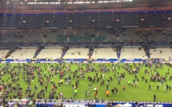 Foto-Video. TEROARE ÎN PARIS. ȘASE atacuri teroriste simultane! Atentat și pe Stade de France! SUTE DE MORȚI! Președintele era pe stadion! - 61740839-1447456532.jpg