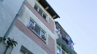 O fată de 12 ani a scăpat cu viață după ce a căzut de la etaj - 61820194-1681736510.jpg