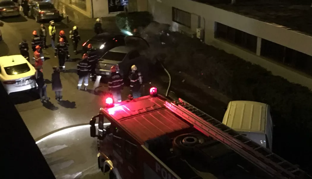 UPDATE Incendiu într-un apartament din Năvodari. Instalația de brad, din balcon, a luat foc - 61871044-1766778501.webp