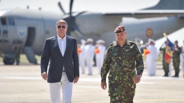 Klaus Iohannis, mesaj de Ziua Aviației: Transmitem recunoștința și admirația noastră temerarilor zborului - 6189781727786700-1563619574.jpg
