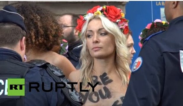 Video. Și jandarmii se intimidează când văd femei goale! - 618x3571415171331bde41653-1415189338.jpg