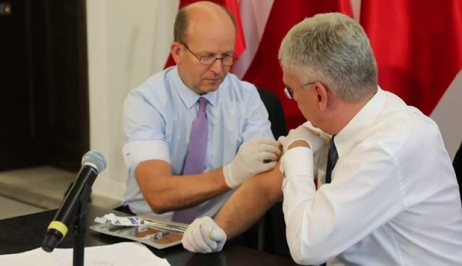 Vaccinare în direct, din plenul Senatului - 61911048-1506430678.jpg