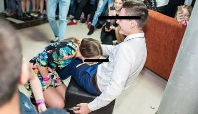 IMAGINI SCANDALOASE DE LA BALUL BOBOCILOR! ELEVII AU MIMAT SEX ORAL ÎN GRUP, DE FAȚĂ CU PROFESORII - 61917569-1508922301.jpg