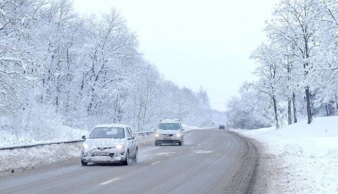 Mii de pompieri au intervenit în zeci de localităţi pentru înlăturarea efectelor generate de ninsori şi viscol - 61935290-1674898306.jpg