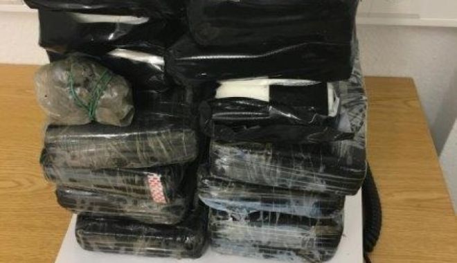 12,7 kg de cocaină descoperite în mașina unor români, în Germania. O defecțiune banală i-a dat de gol - 61955473-1524574268.jpg