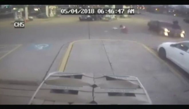 O fetiță de 11 ani s-a aruncat dintr-o mașină aflată în mișcare. Motivul acestui gest - 61958814-1525933945.jpg