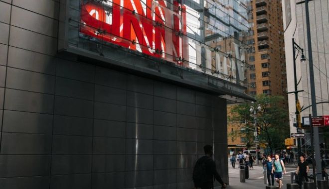 Alertă la sediul CNN. Un apel telefonic a anunțat că în clădire sunt 5 bombe - 61995637-1544170068.jpg
