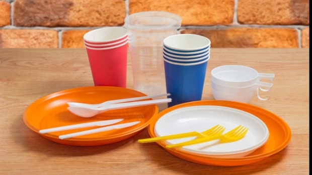 Tacâmurile, paharele, farfuriile din plastic și bețișoarele pentru urechi, interzise prin lege - 6203271769052100-1558511405.jpg