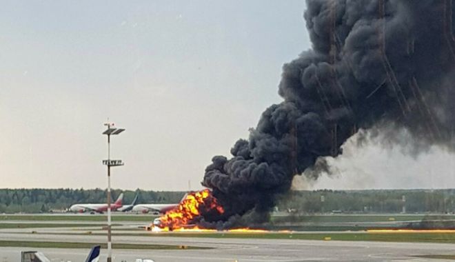 Tragedie în Rusia! Un avion a luat foc pe principalul aeroport din Moscova. 41 DE OAMENI AU MURIT - 62042873-1557095272.jpg