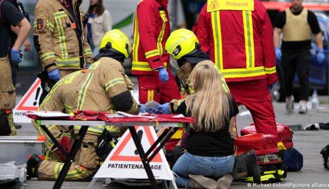 ALERTĂ ÎN GERMANIA! O maşină a intrat într-o mulţime de oameni! Un mort şi mai mulţi răniţi - 620616193031-1654682761.jpg