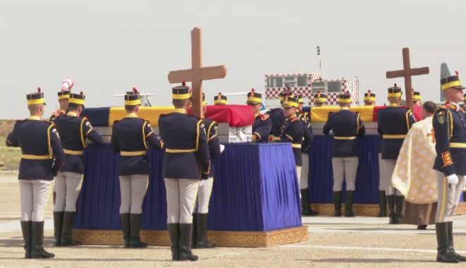 LACRIMI ȘI DURERE! Trupurile românilor uciși în Afganistan au fost repatriate - 62075887-1568109523.jpg