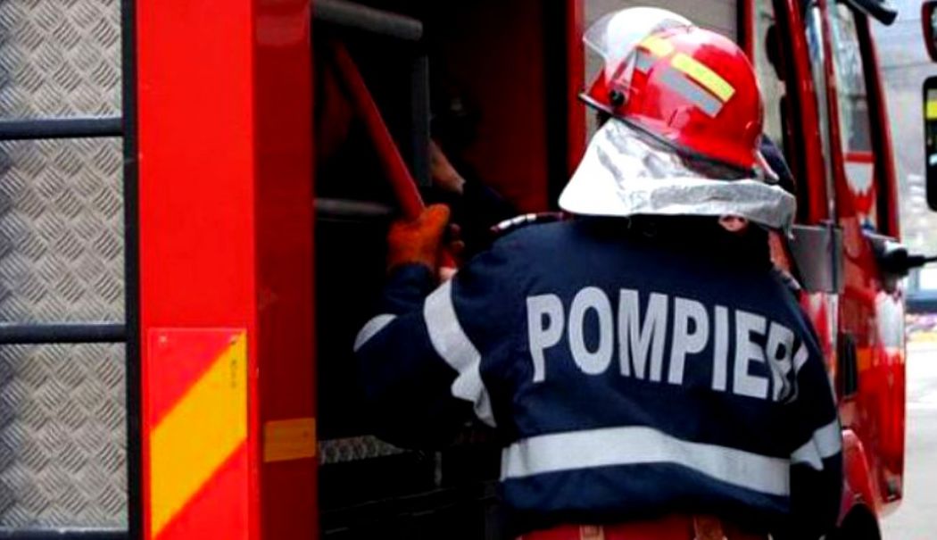 Incendiu în Parcul Tăbăcărie! Pompierii au intervenit de urgență, în zona Bisericii Sf. Mina! - 620d1e1cb32b9incendiubulevardulm-1714845051.jpg