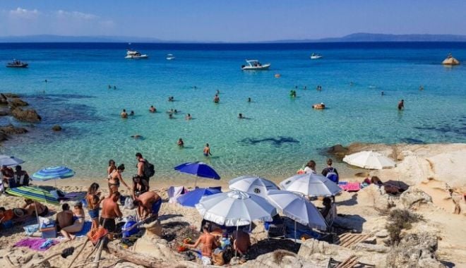 Grecia deschide sâmbătă plajele amenjate, cu o săptămână înainte de deschiderea sezonului - 62142925-1620460383.jpg