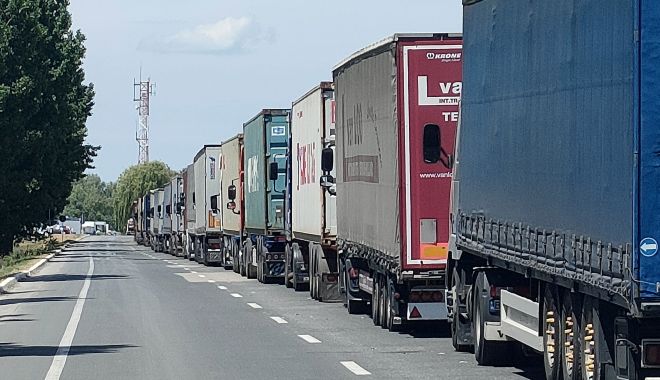 Șoferii ucraineni de camioane cer ca pe la Isaccea să treacă doar tiruri