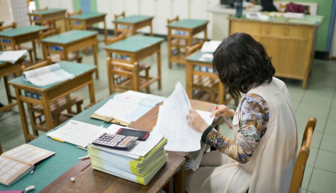 Despăgubiri de 30.000 de lei pentru o profesoară care a fost batjocorită de doi elevi pe internet