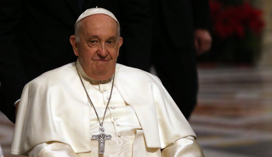 Papa Francisc nu mai are nevoie de ventilaţie mecanică. Starea sa este stabilă, a anunţat Vaticanul - 62413171-1740990748.jpg