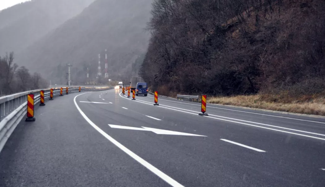 Trafic restricționat pe Valea Oltului din cauza lucrărilor la versanți - 62464095-1773654939.webp