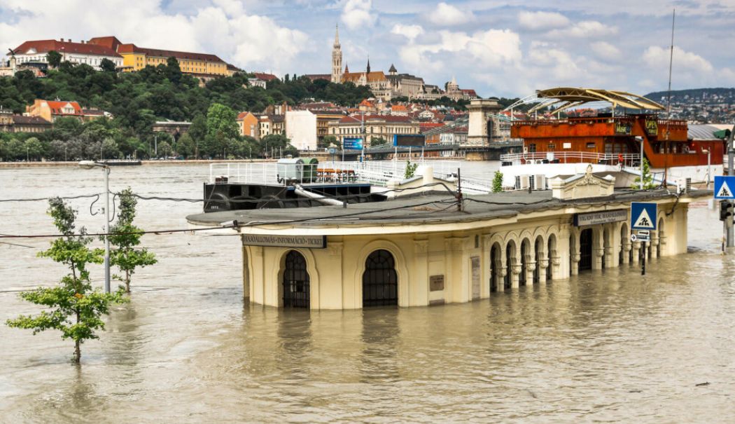 Budapesta sub ape. Dunărea a inundat o parte din oraș - 62484422-1726907829.jpg