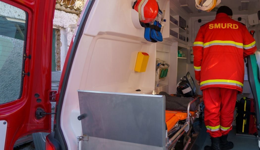Plan roșu de intervenție activat. 28 de turişti aflaţi în tabără au făcut toxiinfecţie alimentară