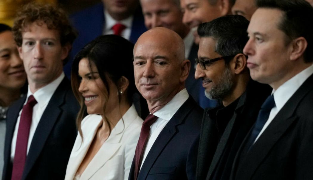 Miliardarii au pierdut într-o singură zi 208 miliarde de dolari, după ce Trump a impus noile taxe vamale - 62532952-1743749662.jpg