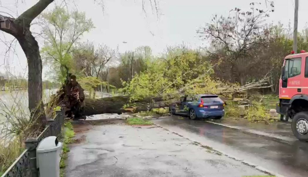 IGSU: Trei drumuri naţionale sunt blocate temporar din cauza ploilor - 62534455-1748414424.jpg