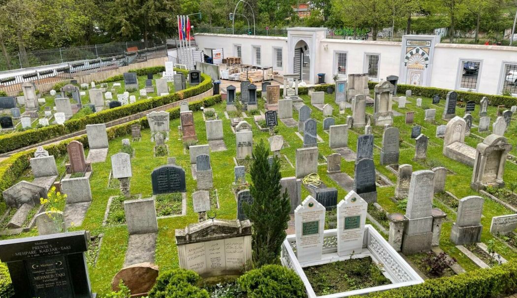 Nu mai știu din ce să facă bani! Un român a furat statui din cimitire, în valoare de 600.000 de euro