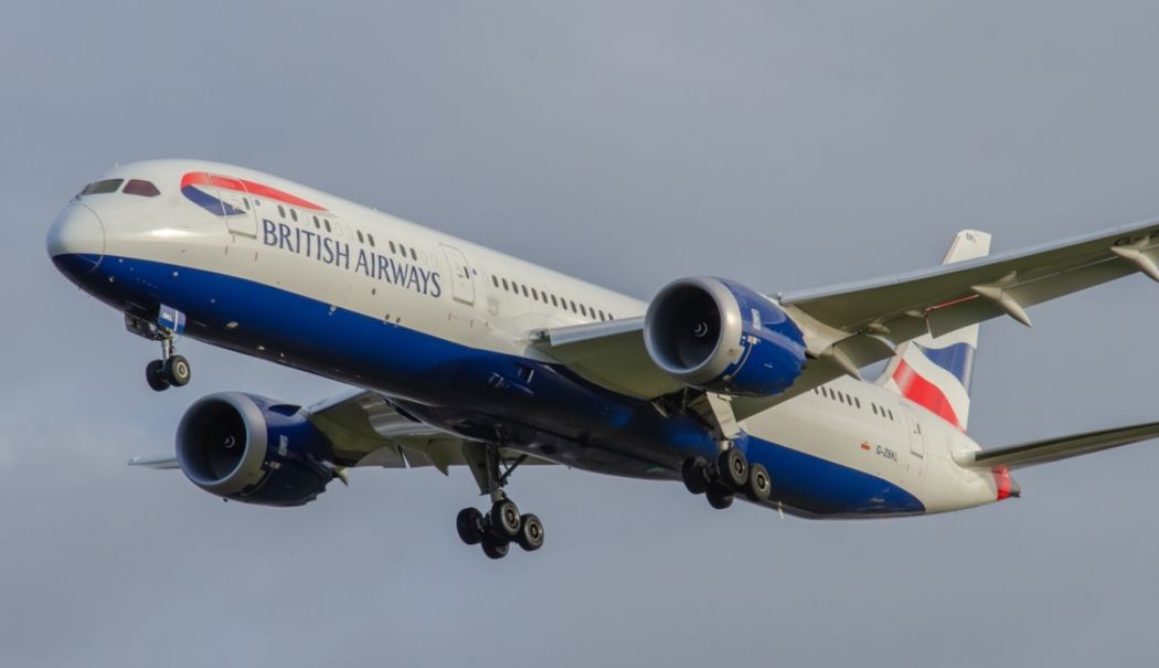 Aterizare de urgență la Otopeni. Comandantul aeronavei a refuzat ca echipele medicale să urce la bord - 62548757-1760094980.jpg