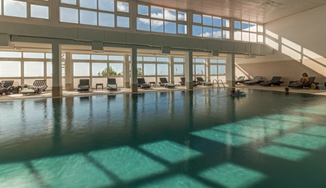 O tânără s-a infectat cu o bacterie rară, după ce a înotat în piscina unui hotel. Acum riscă să își piardă un picior - 62564715-1754290686.jpg