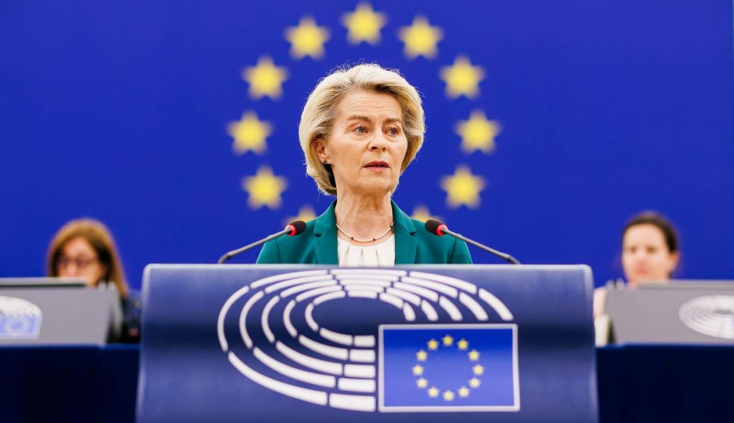 Ursula von der Leyen, șefa CE, susține un discurs în Parlamentul European despre starea Uniunii - 62573582-1757490509.jpg