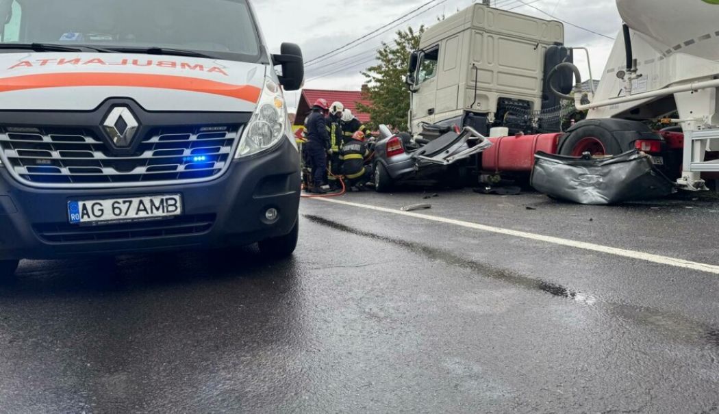 Trei persoane au murit într-o coliziune între un autoturism și un autocamion - 62575533-1758097787.jpg