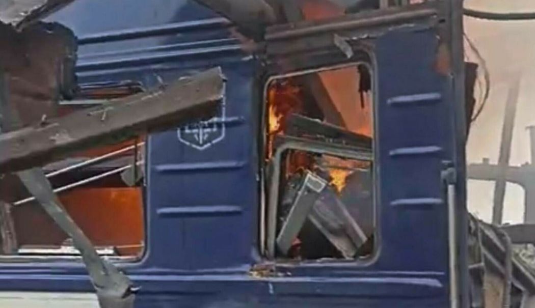 Rușii au lovit un tren plin cu pasageri în Sumîi. Zeci de victime raportate - 62580222-1759572957.jpg