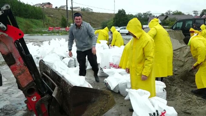 Avertizare de fenomene meteorologice periculoase! Codul Roșu de ploi torențiale a fost prelungit în județul Constanța - 62581060-1759925268.jpg