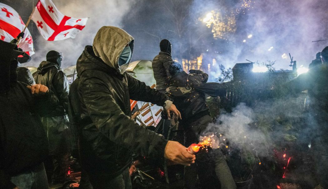 O armă chimică din Primul Război Mondial a fost folosită asupra protestatarilor în Georgia