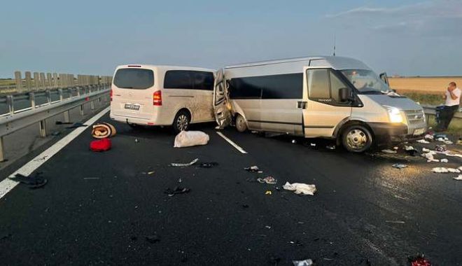 11 persoane au fost transportate la spital, în urma accidentului de pe autostradă - 62726274-1656311806.jpg