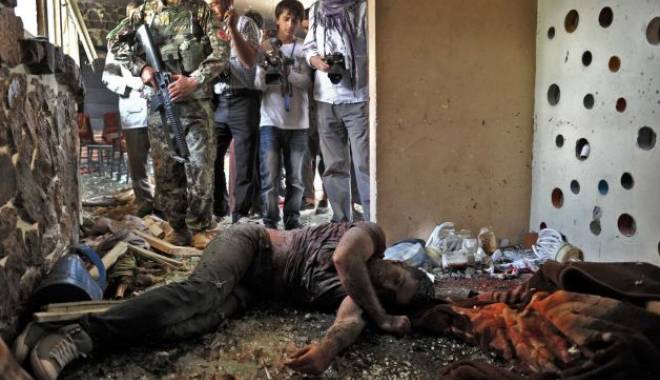 ATAC taliban asupra unei școli cu sute de elevi din Pakistan: Cel puțin 95 de morți - 628x471-1418726354.jpg