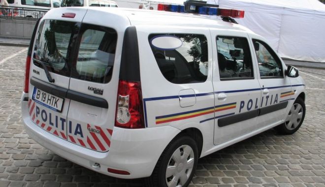 Polițist rănit după ce a fost acroşat de un autoturism, în timp ce îi făcea semn şoferului să oprească - 62a5563f-1641199885.jpg